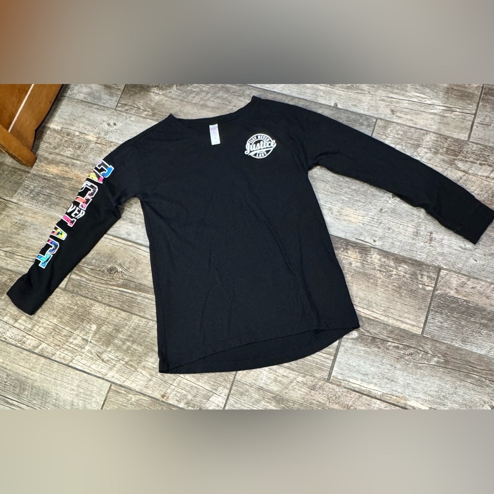 Shirt​ - Picture 4 of 9